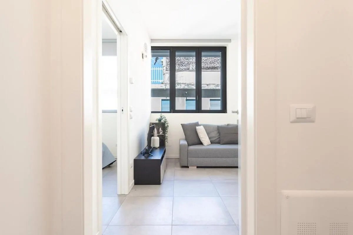 Monviso Sweet Apartment - Near Center - M5 Station Milano 0*,  Italia